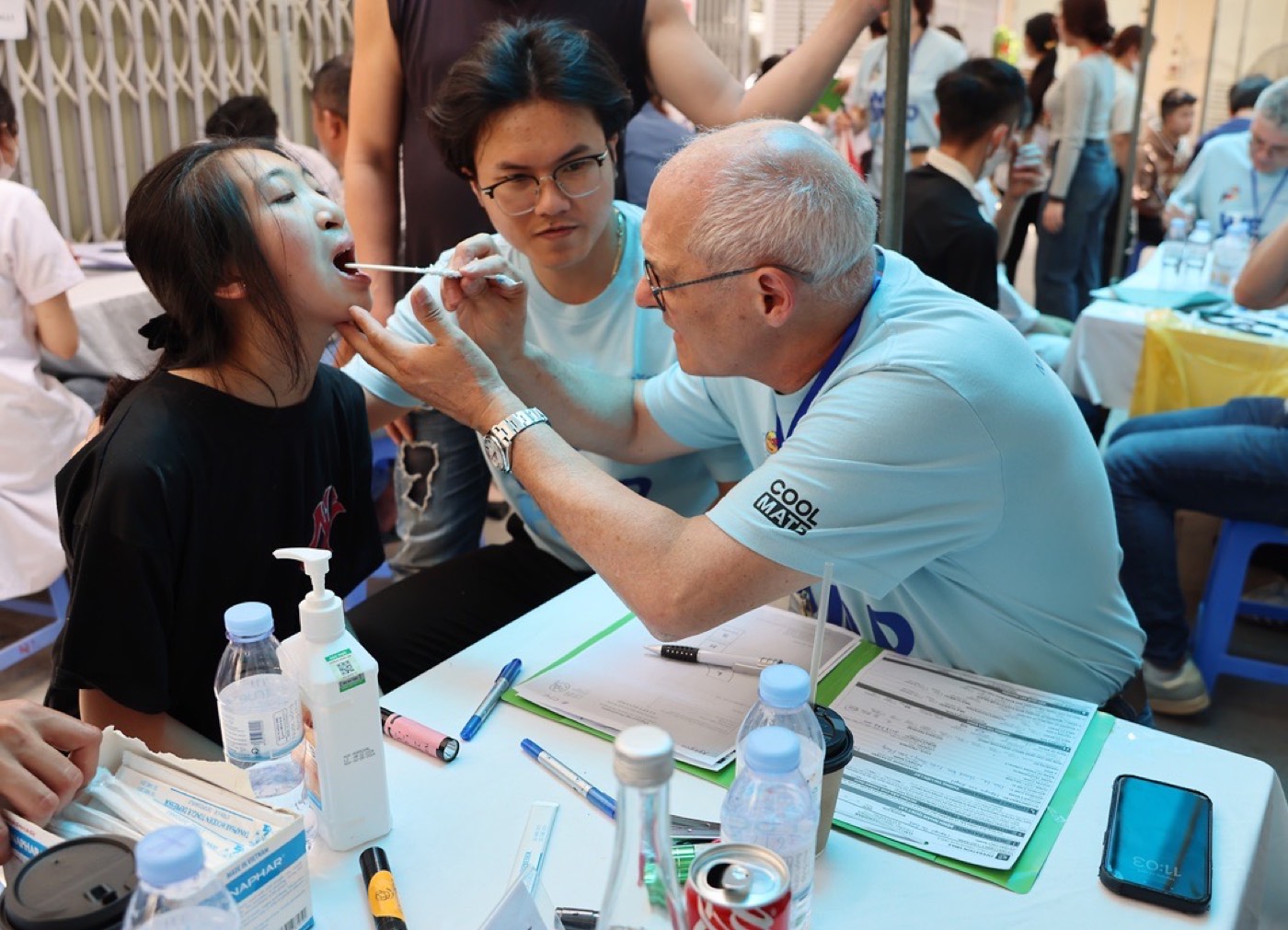 Tristan de Chalain - Operation Restore Hope on site at the hospital in Hanoi